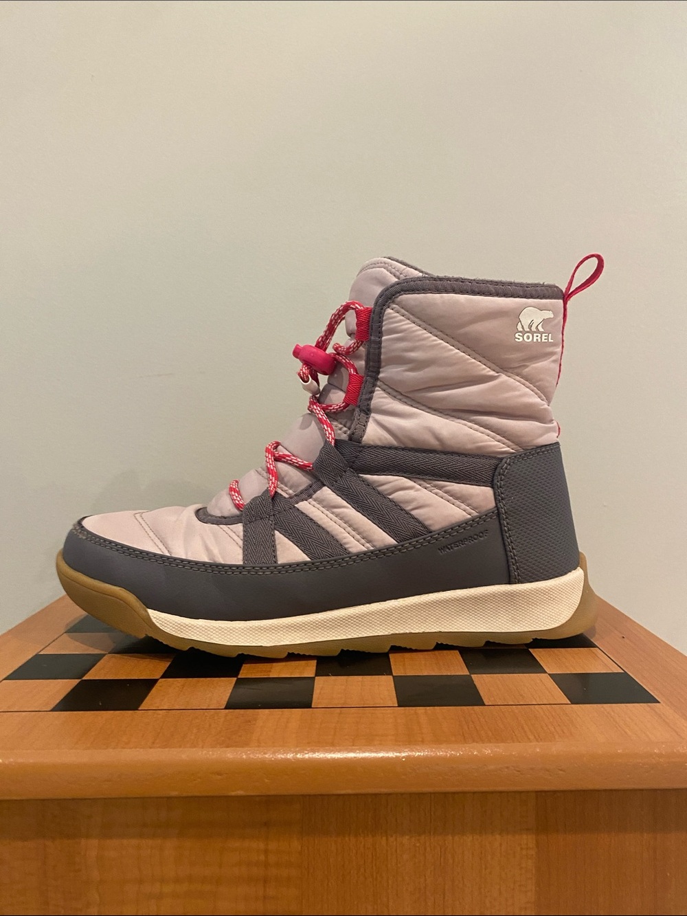 Sorel size 5 Whitney II short lace winter boots with light pink quilted upper